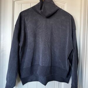 Lululemon women’s softstreme turtleneck size 6